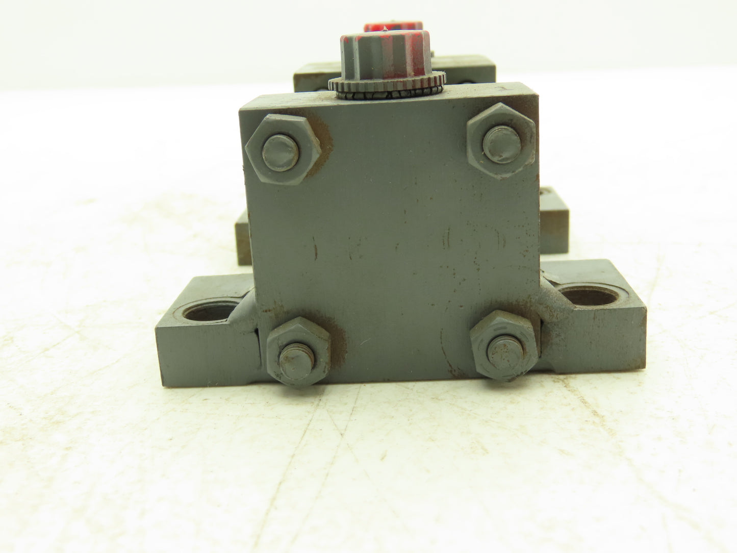 Miller A72R4N Pneumatic Air Cylinder 1.5" Bore 1" Stroke 250psi Lug Foot Mount