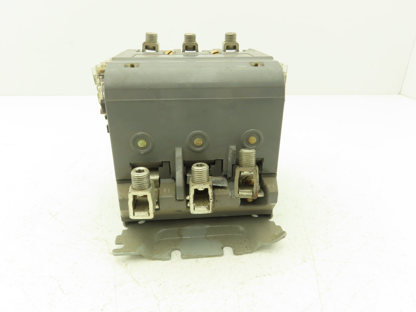 Furnas 40HP32A* Contactor Motor Starter 50Hp 600VAC 3Ph 120V Coil Ser A Size 3