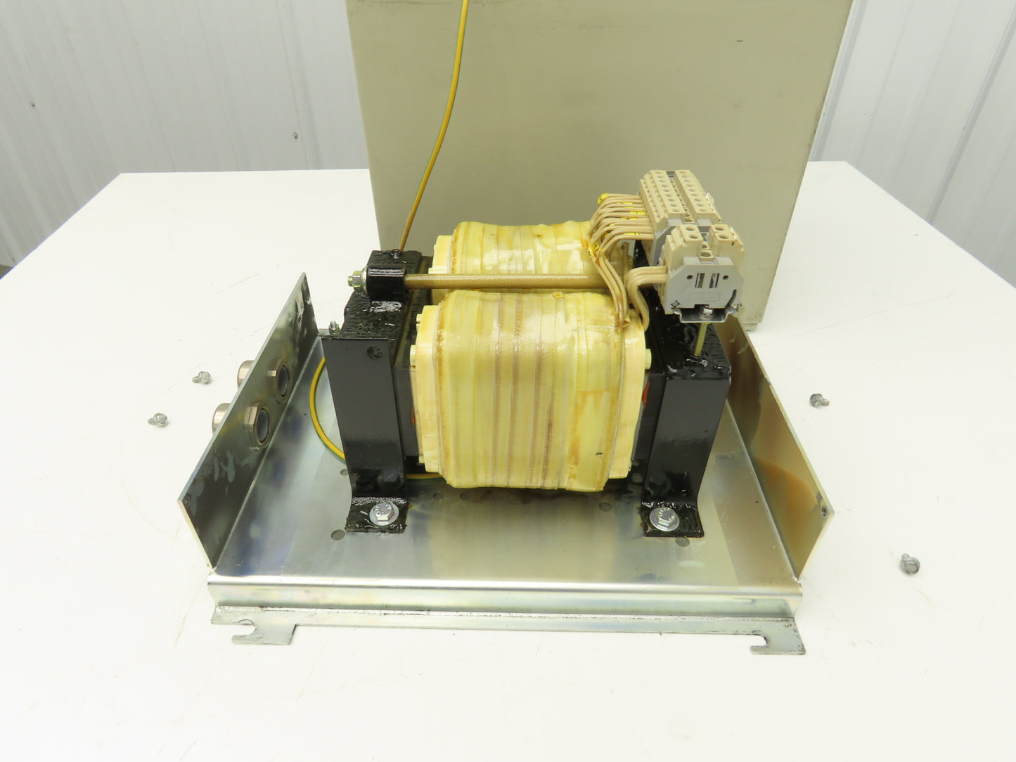 Siemens 4AT3096-0EQ80-0FD0 Stepdown Transformer 3/17kva HV 280-575V LV 120V 1PH