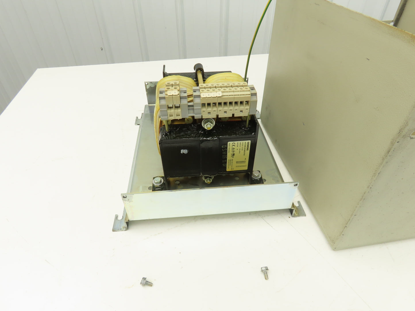 Siemens 4AT3096-0EQ80-0FD0 Stepdown Transformer 3/17kva HV 280-575V LV 120V 1PH