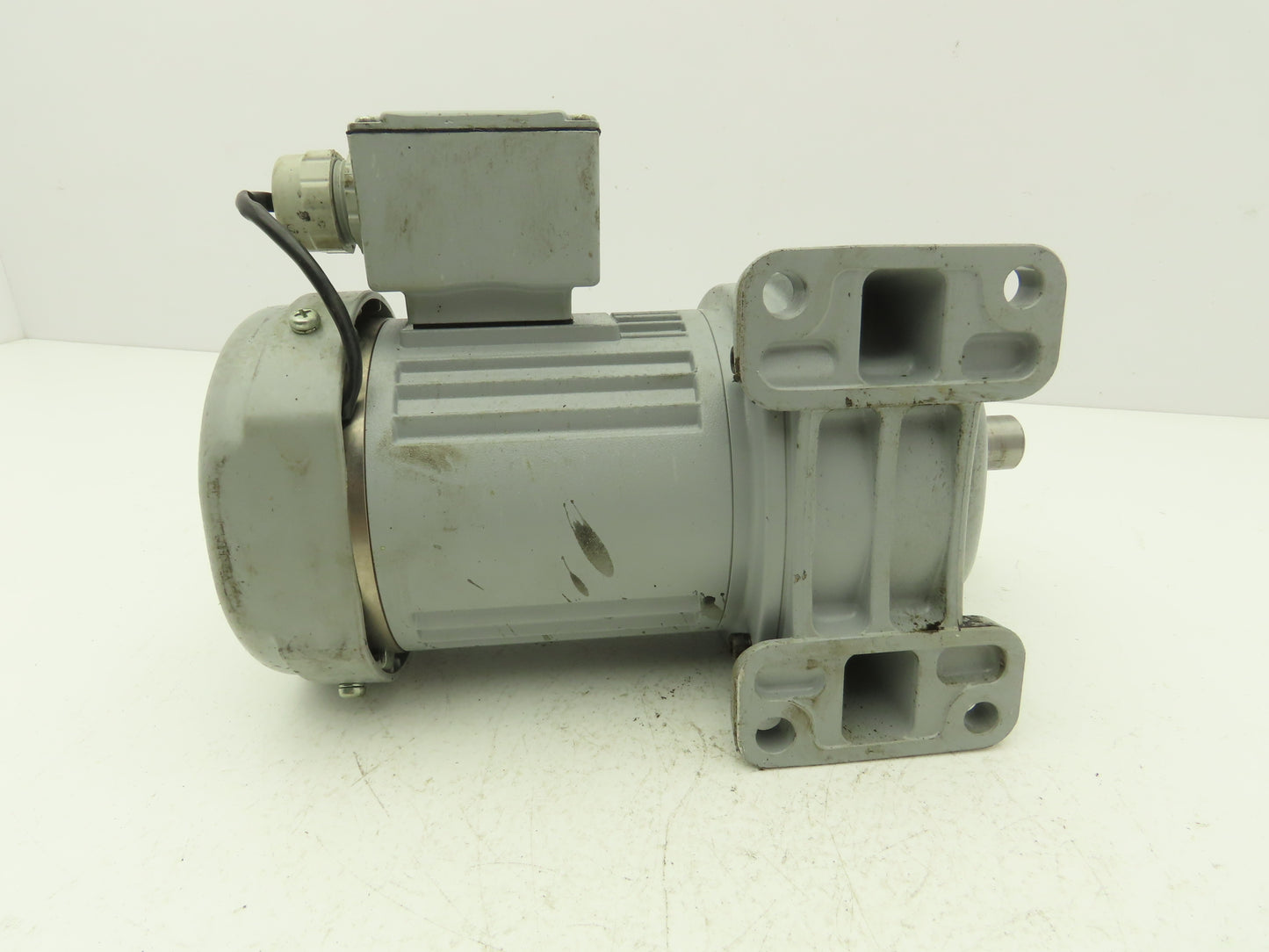 GTR Nissei G3LB-22-200-T010A Gearmotor 200:1 Ratio 0.1kw 8.6rpm 220V 3PH