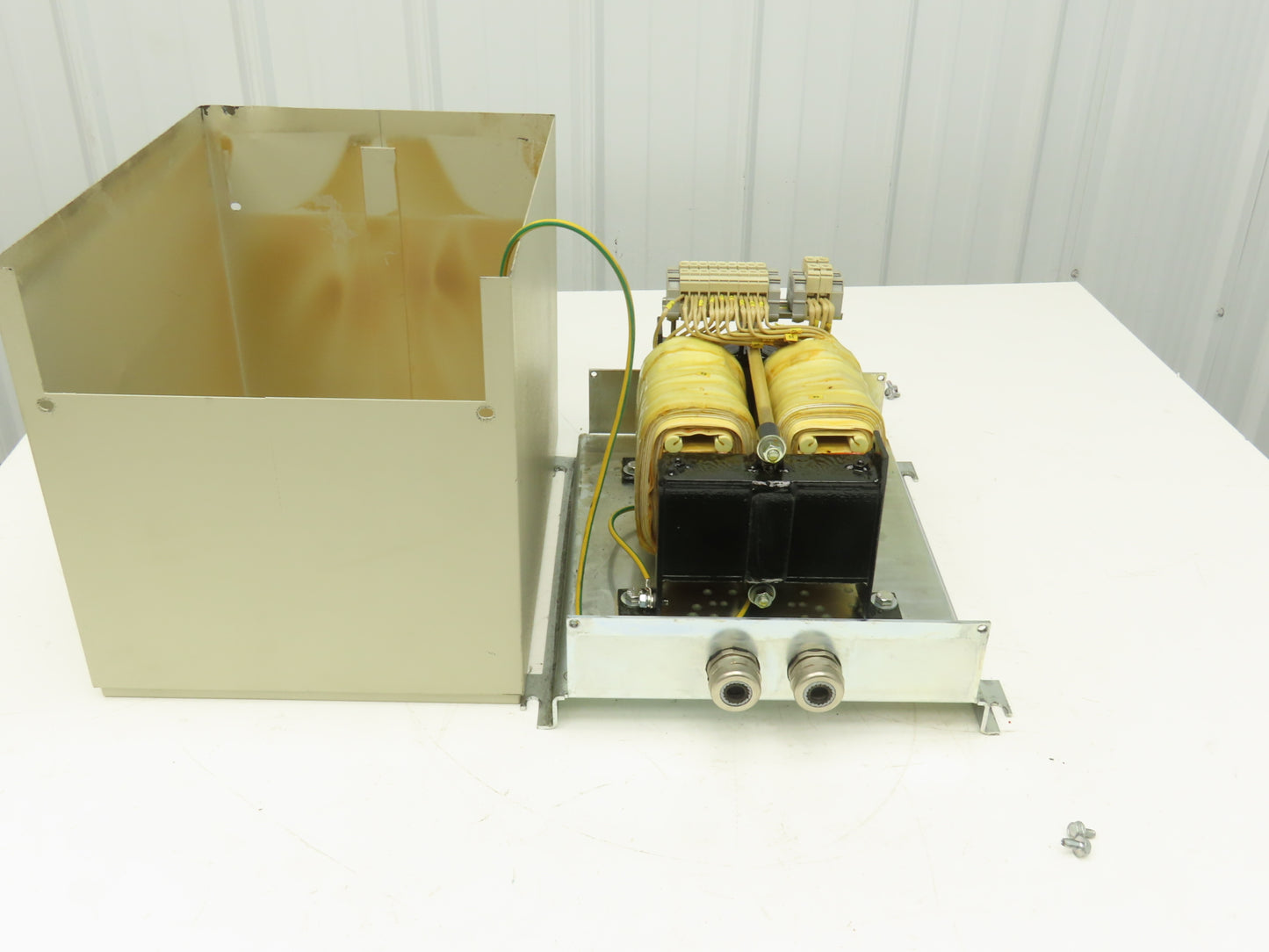 Siemens 4AT3096-0EQ80-0FD0 Stepdown Transformer 3/17kva HV 280-575V LV 120V 1PH