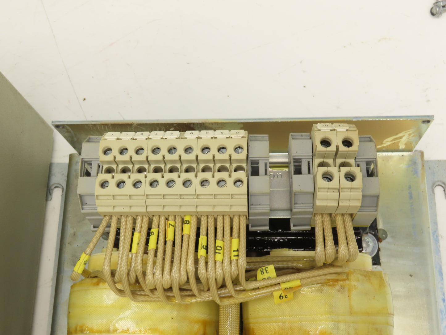 Siemens 4AT3096-0EQ80-0FD0 Stepdown Transformer 3/17kva HV 280-575V LV 120V 1PH