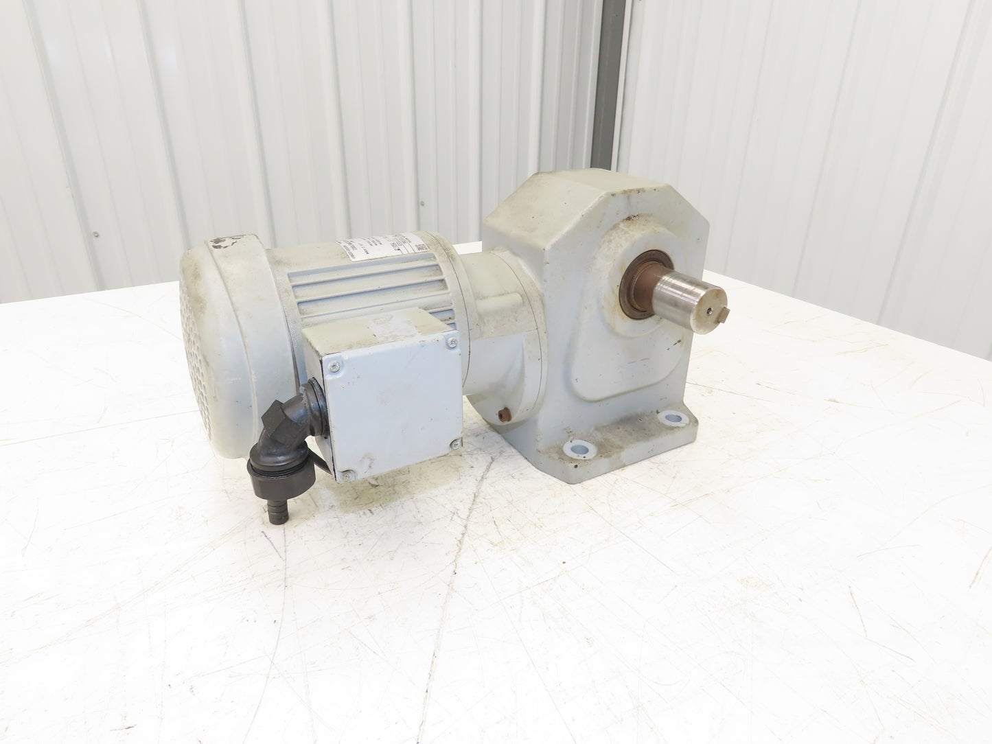GTR Nissei H2LB-32R-750-T010A Gearmotor 750:1 Ratio 0.1kw 2.3rpm 220V 3PH