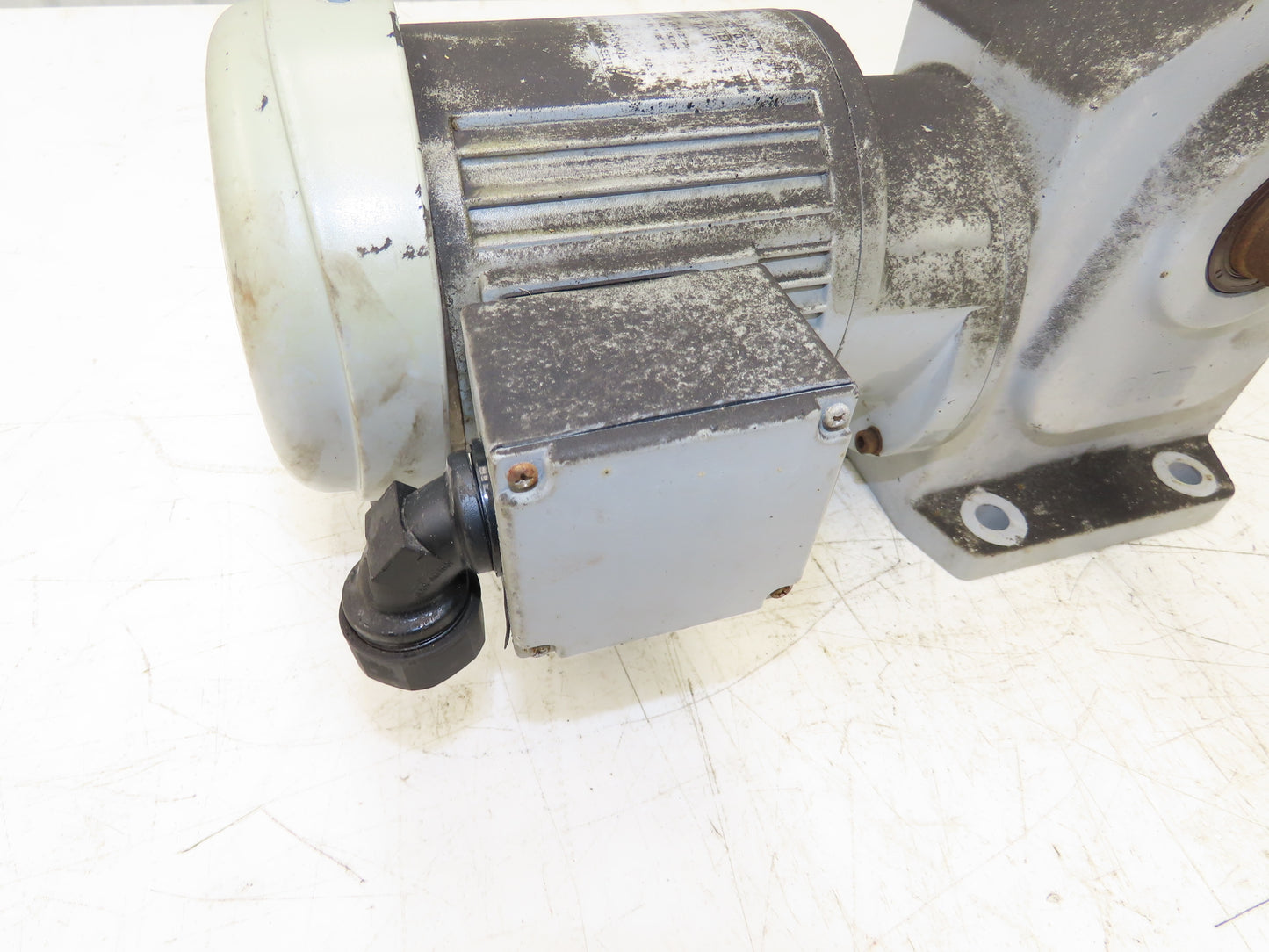 GTR Nissei H2LB-32R-750-T010A Gearmotor 750:1 Ratio 0.1kw 2.3rpm 220V 3PH