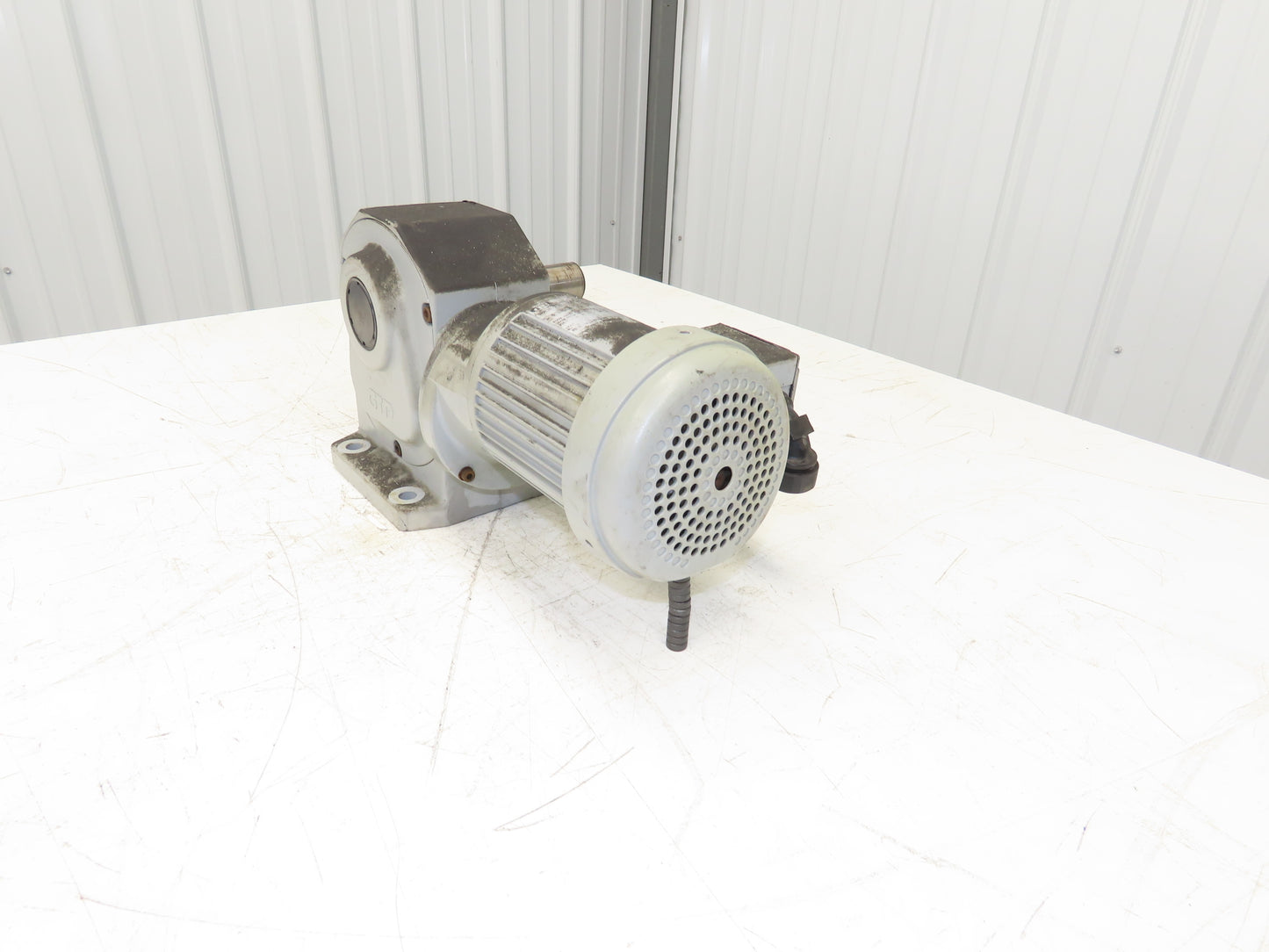 GTR Nissei H2LB-32R-750-T010A Gearmotor 750:1 Ratio 0.1kw 2.3rpm 220V 3PH