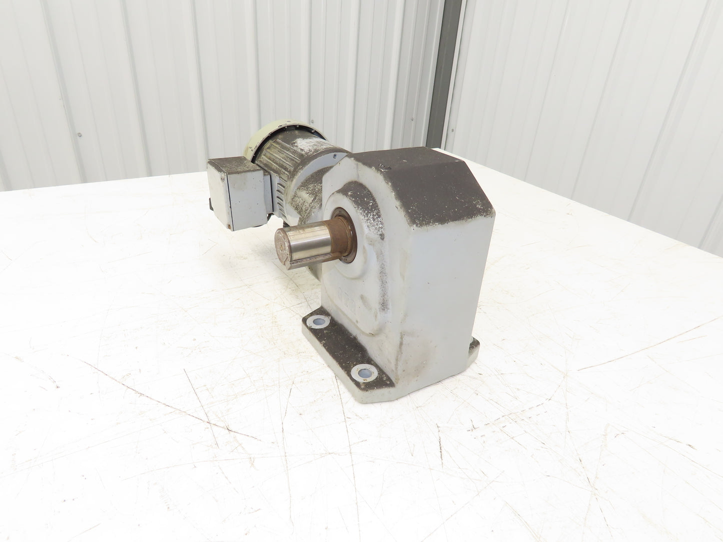 GTR Nissei H2LB-32R-750-T010A Gearmotor 750:1 Ratio 0.1kw 2.3rpm 220V 3PH