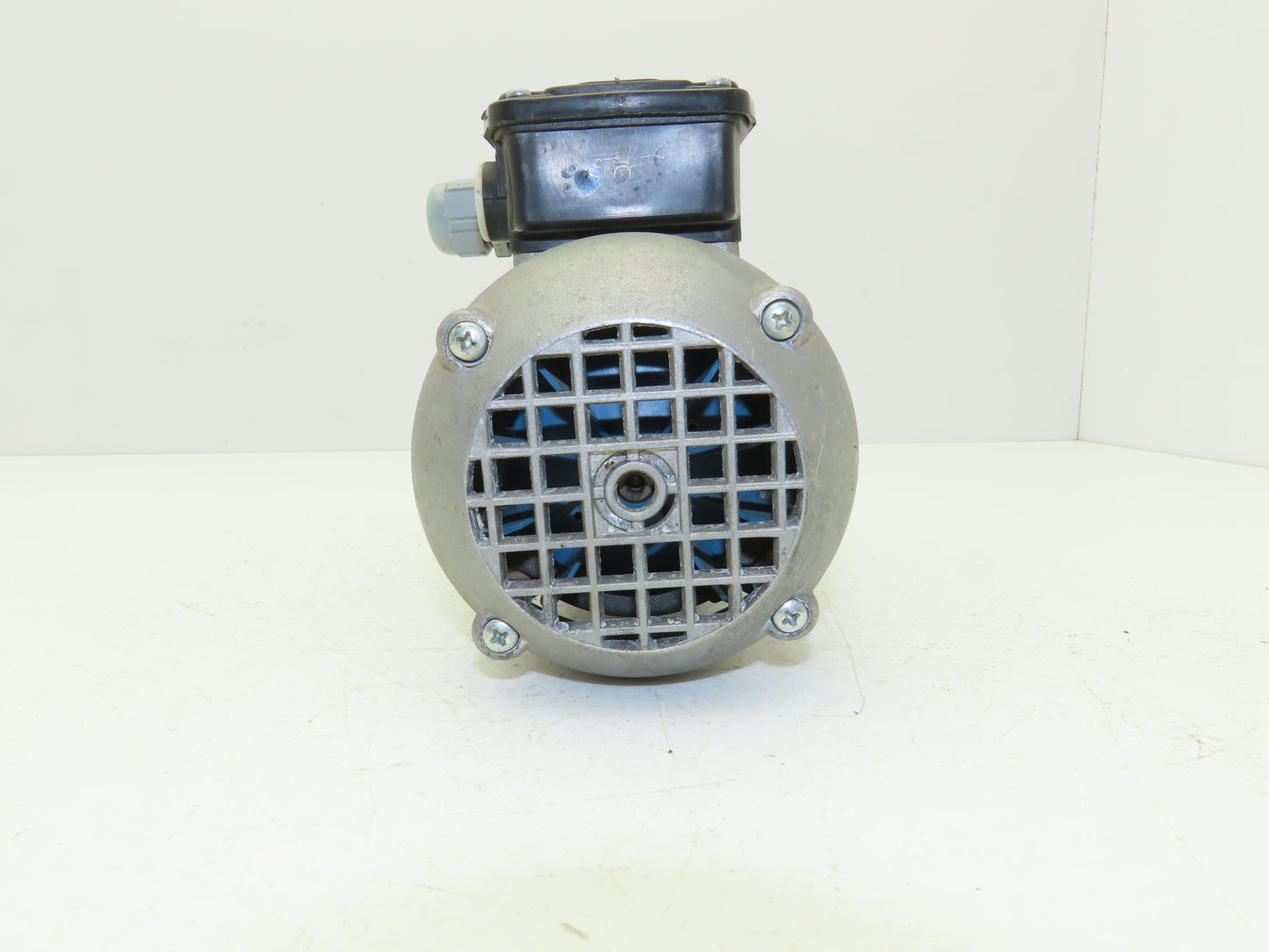 Lafert 3842503585-187 Gearmotor 10:1 Ratio 156rpm .09kw 240/415V 3PH Hex Shaft