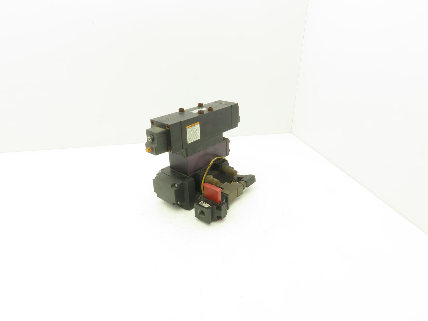 Parker H3227BGA49001A Directional Solenoid Valve Stack 24VDC 1/2"NPT 150PSI