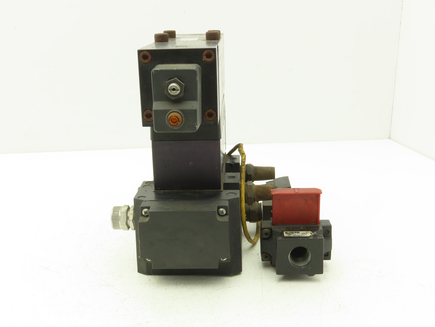 Parker H3227BGA49001A Directional Solenoid Valve Stack 24VDC 1/2"NPT 150PSI