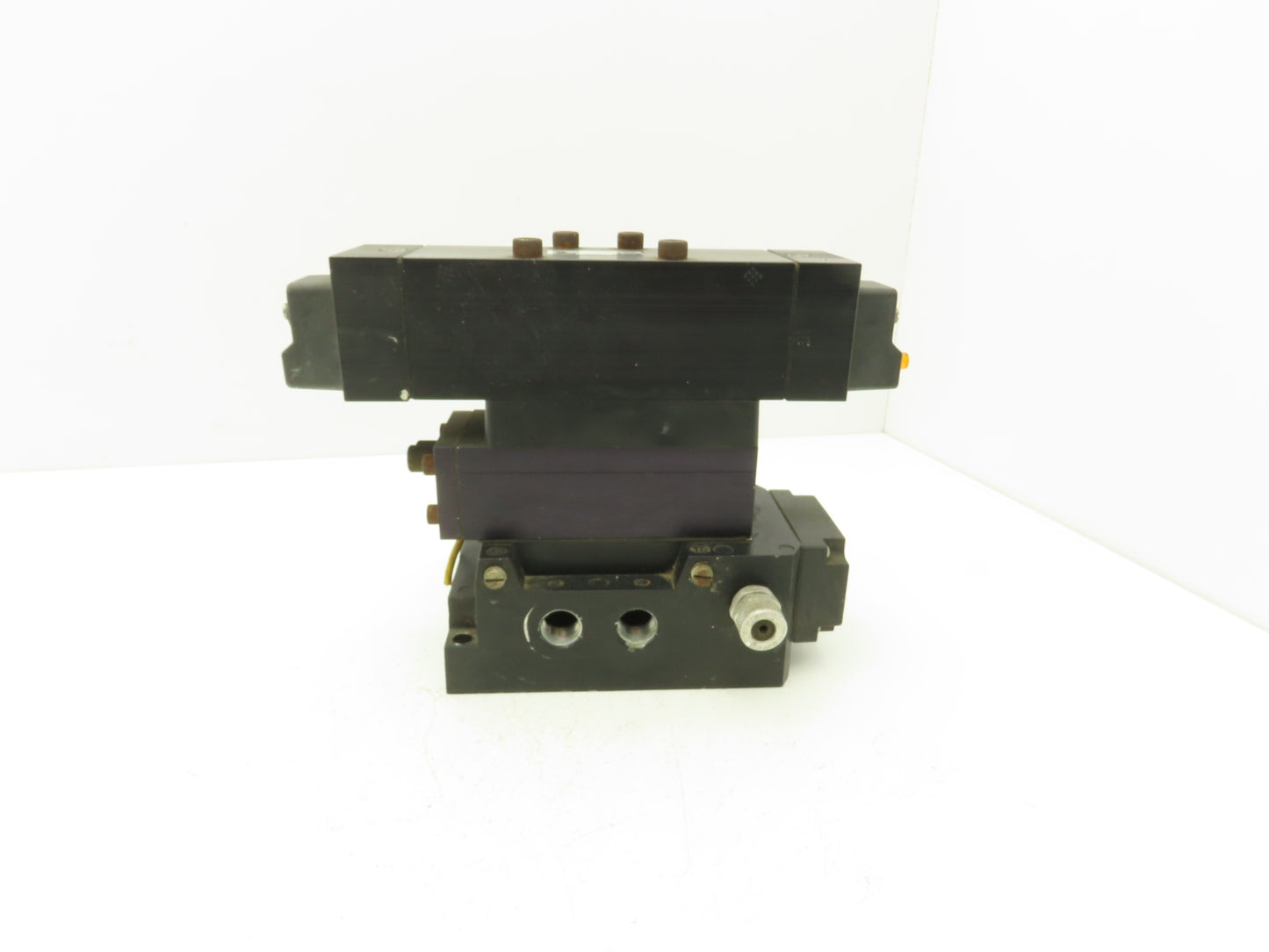 Parker H3227BGA49001A Directional Solenoid Valve Stack 24VDC 1/2"NPT 150PSI