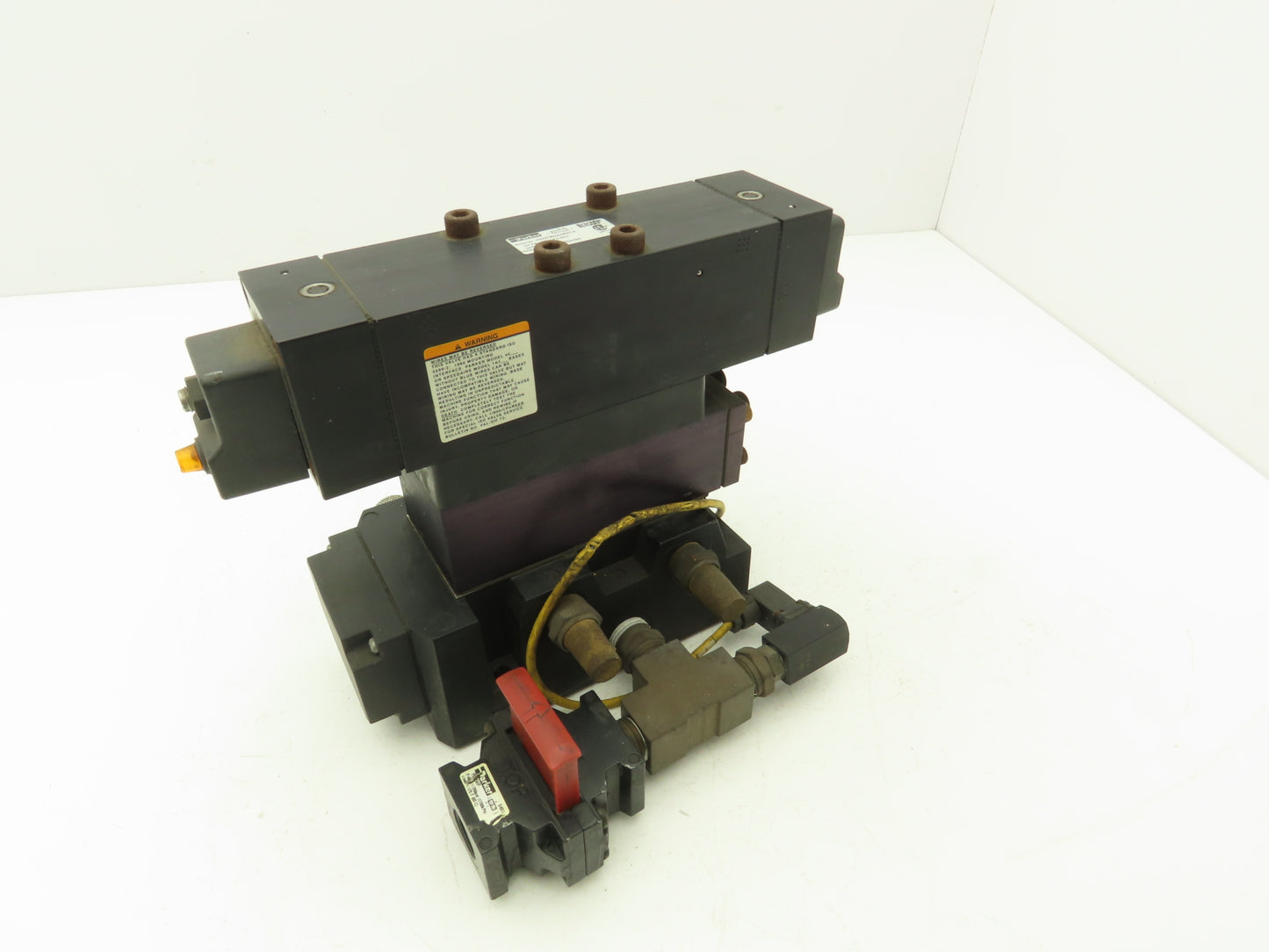 Parker H3227BGA49001A Directional Solenoid Valve Stack 24VDC 1/2"NPT 150PSI