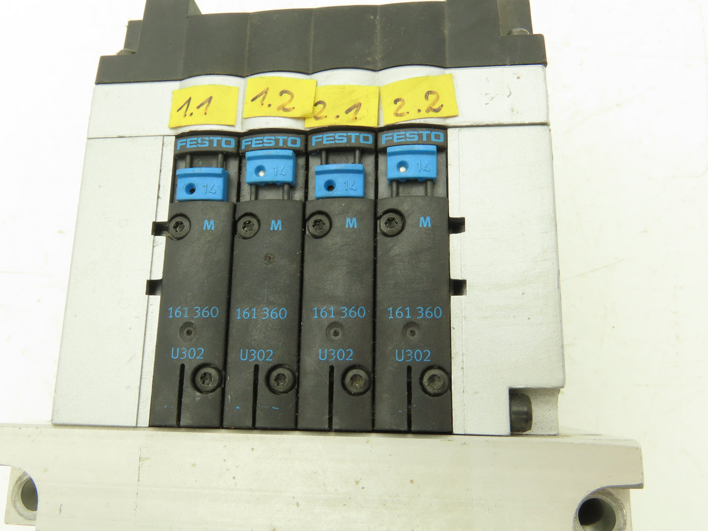 Festo 012040 Pneumatic 4 Valve Assembly 161 360 T302 Air Manifold