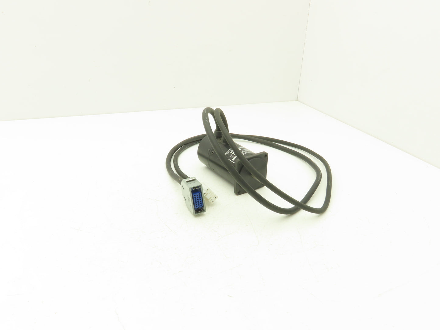 Olympus Optical BG60CB52BAABN AC Servo Motor W Encoder 3000 RPM 500PPR 8mm Shaft