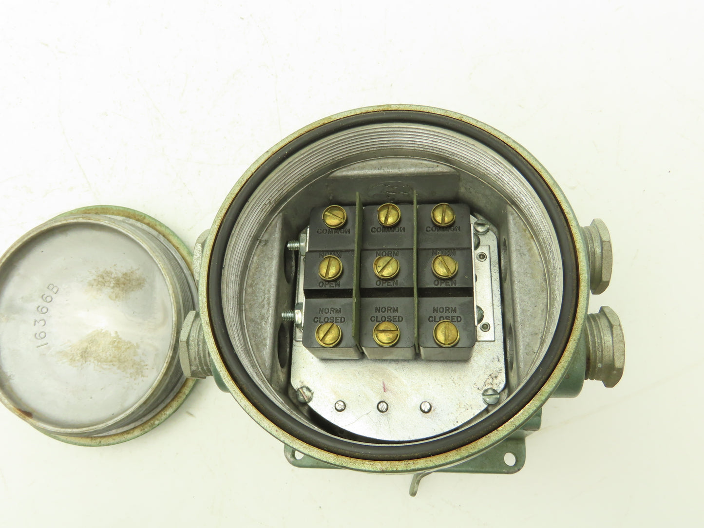 ITT  General Controls 104772EA3 Auxiliary Switch 22A 125/250VAC