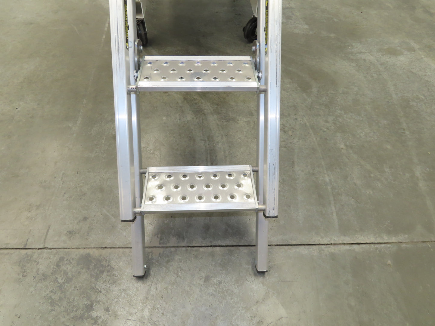 ROM Semi Trailer Side Stem Ladder & Carrier Storage Box Aluminum Step Safe Fleet