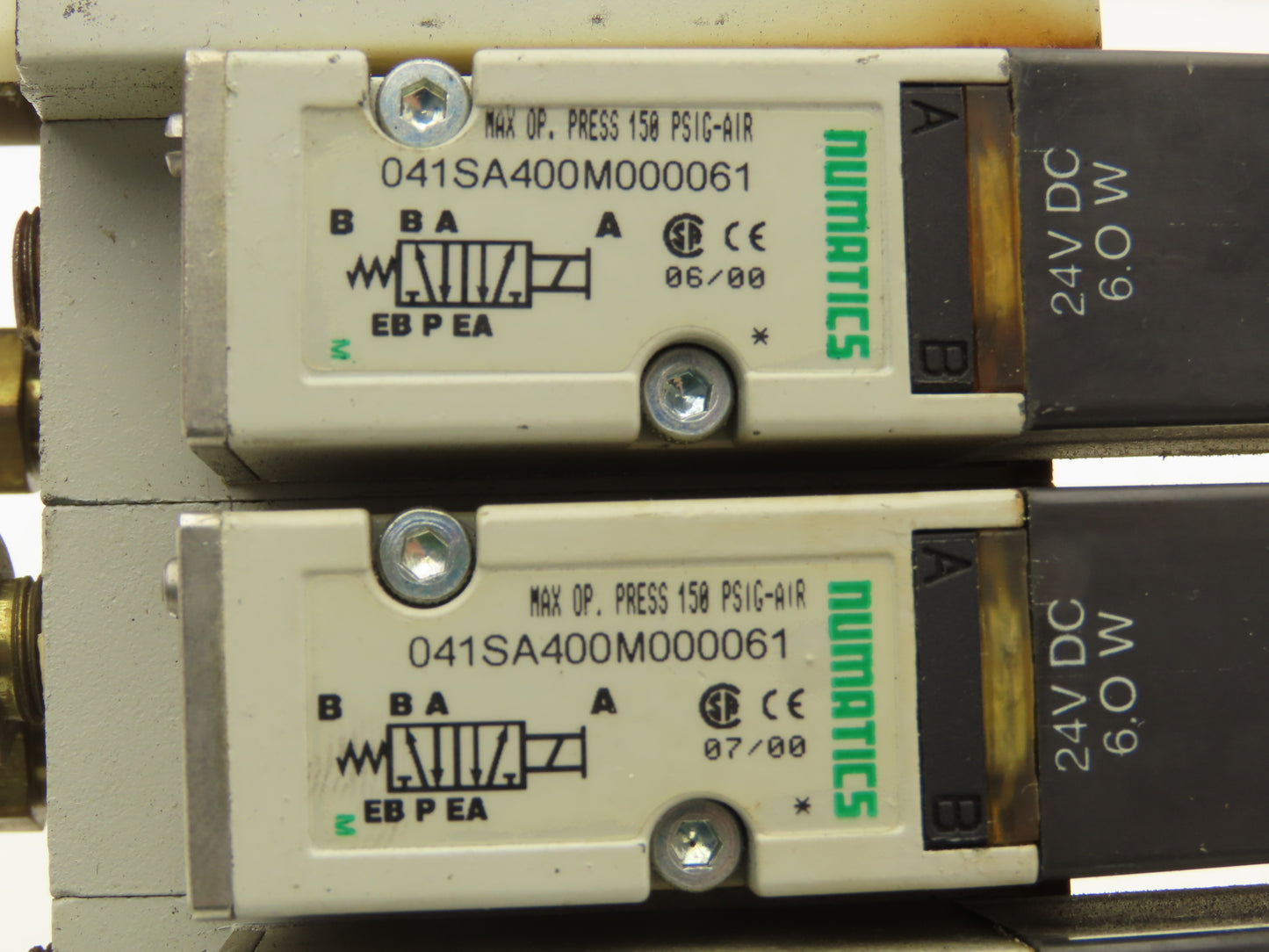 Numatics 041SA400M000061 Pneumatic Solenoid Valve 4-Station Manifold 24VDC