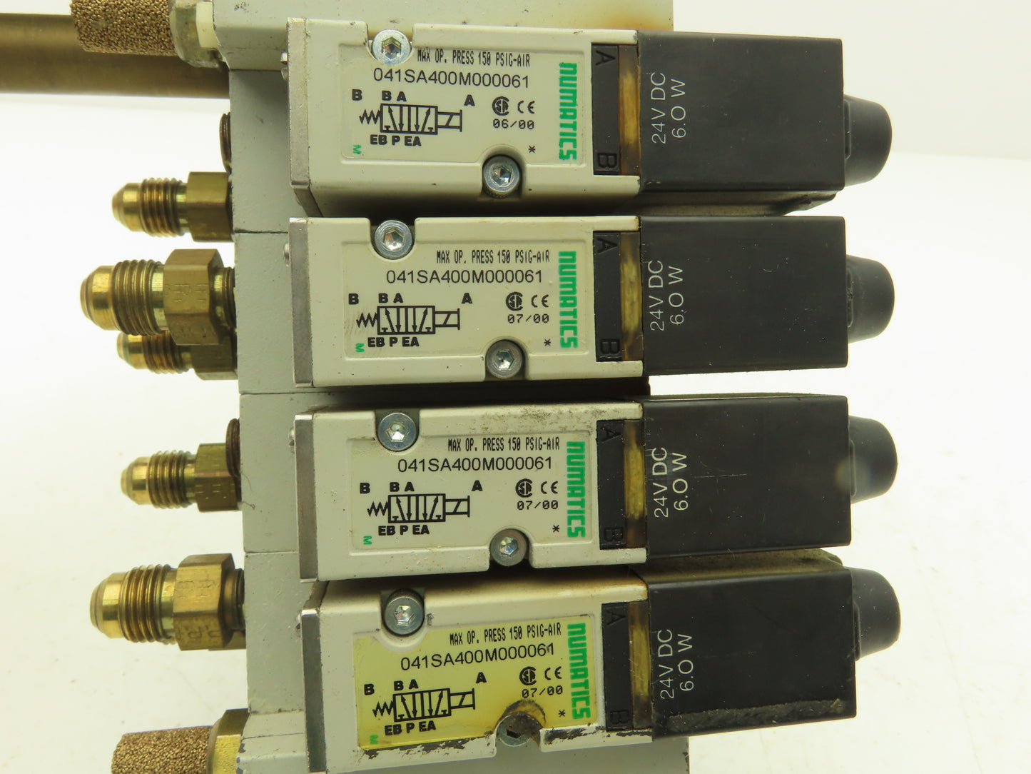 Numatics 041SA400M000061 Pneumatic Solenoid Valve 4-Station Manifold 24VDC