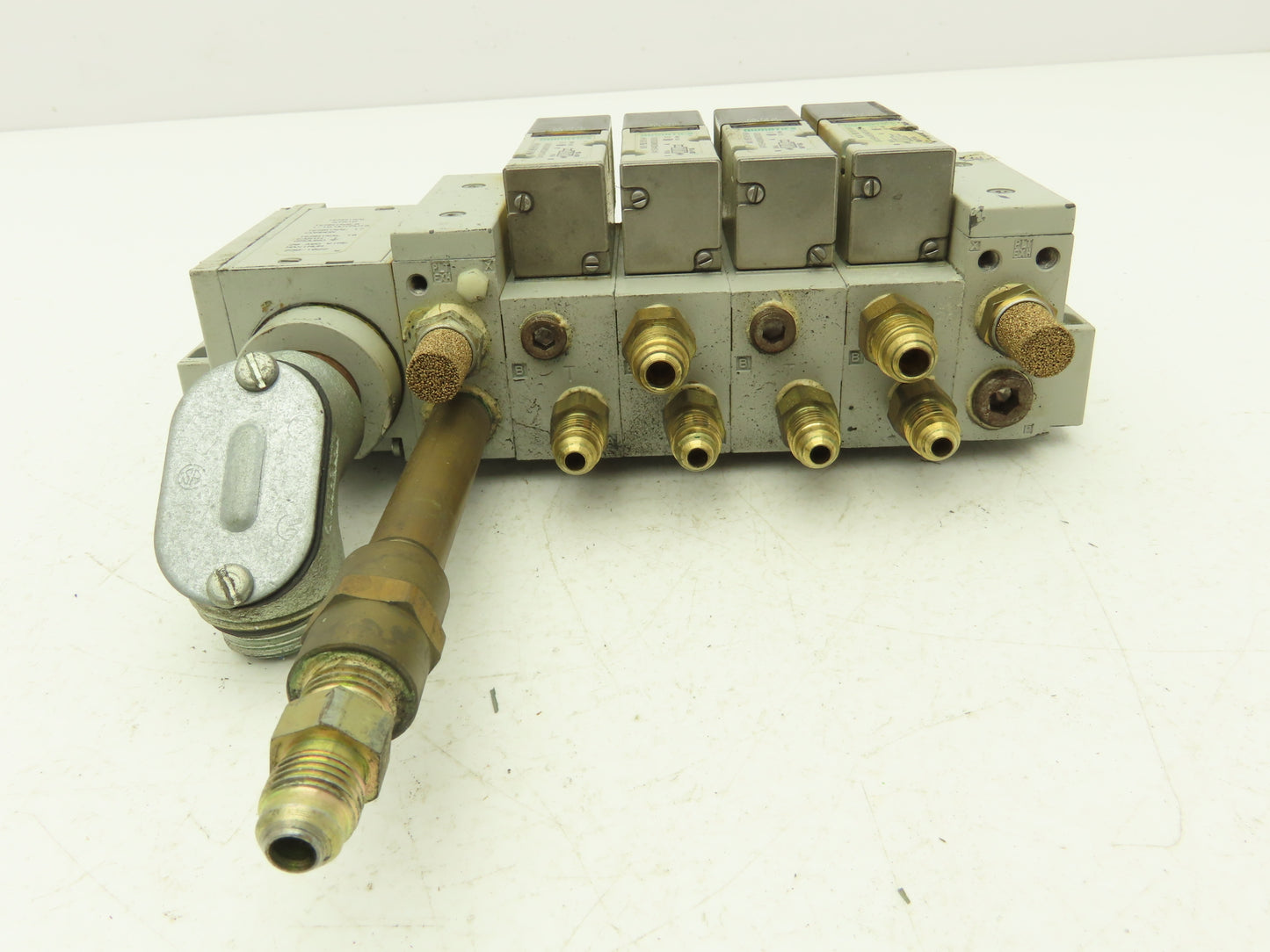 Numatics 041SA400M000061 Pneumatic Solenoid Valve 4-Station Manifold 24VDC