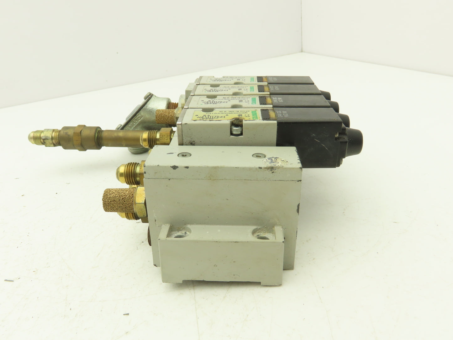 Numatics 041SA400M000061 Pneumatic Solenoid Valve 4-Station Manifold 24VDC
