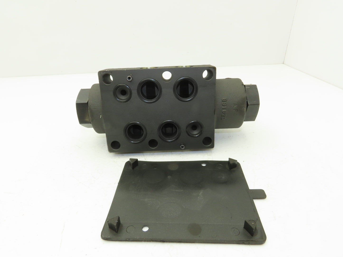 Parker D61VW011C4NYCF56 Directional Solenoid Valve 120V 50/60HZ 5000PSI P A B