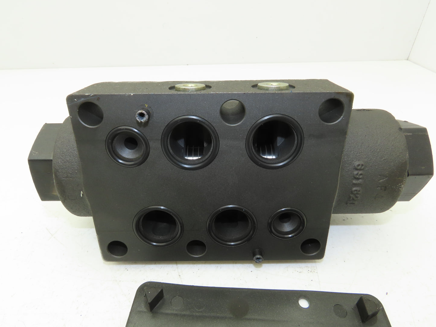 Parker D61VW011C4NYCF56 Directional Solenoid Valve 120V 50/60HZ 5000PSI P A B