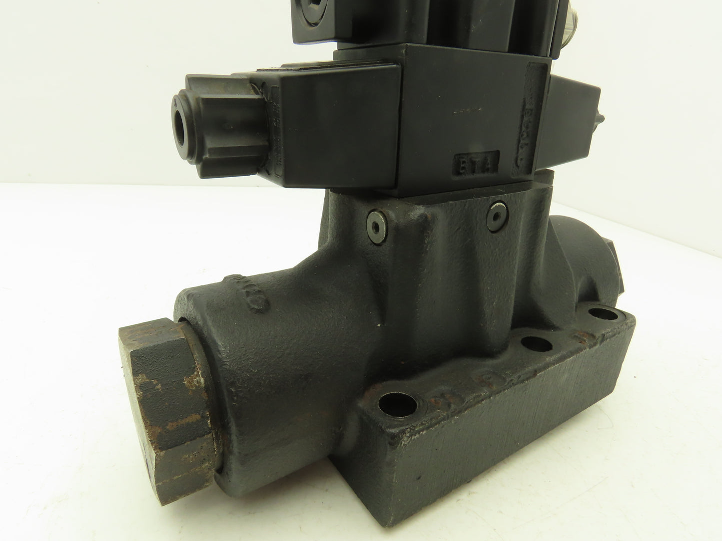 Parker D61VW4C456Y Directional Solenoid Valve 120V 50/60 Hz 3000PSI P A B Ports