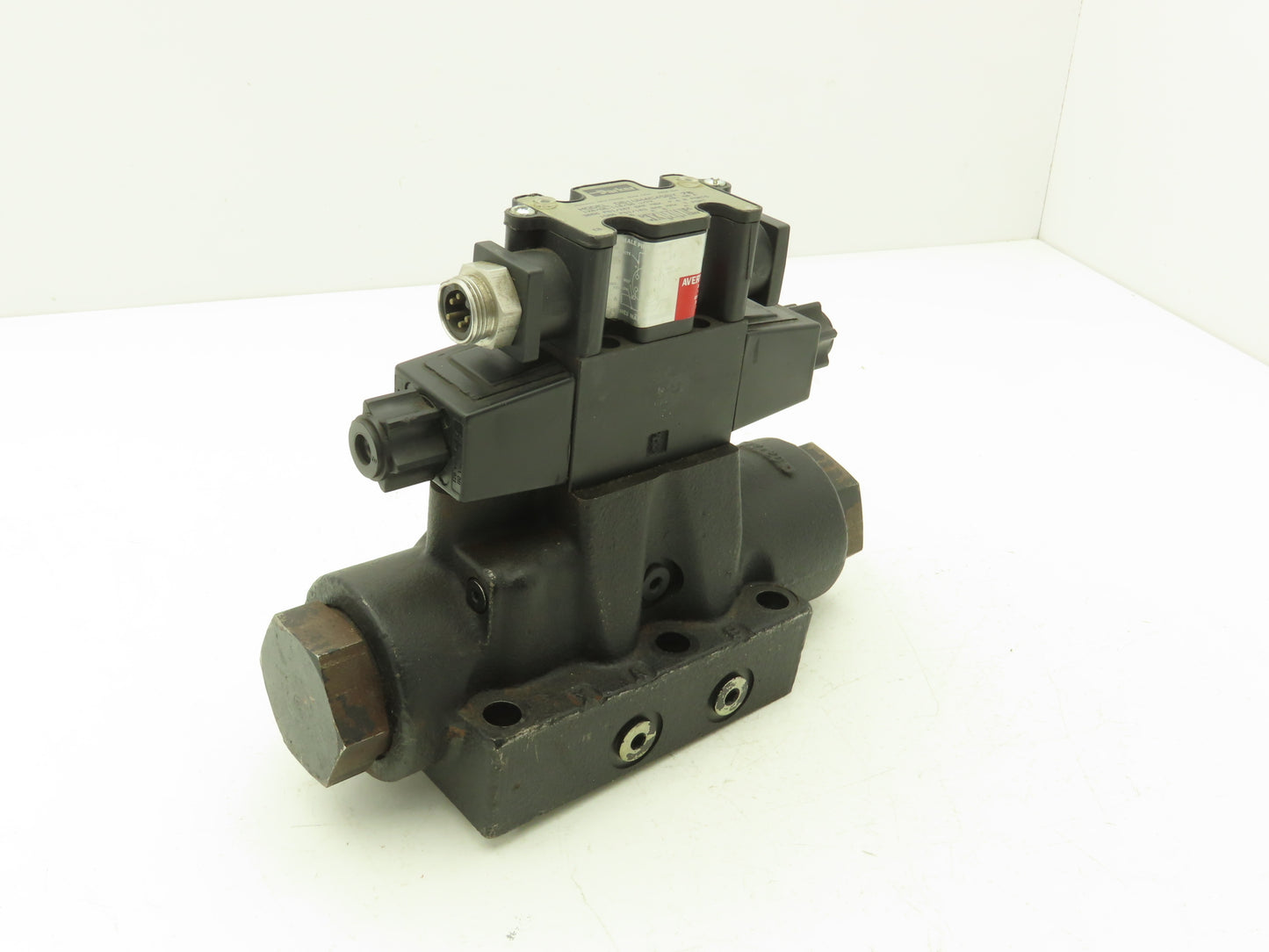 Parker D61VW4C456Y Directional Solenoid Valve 120V 50/60 Hz 3000PSI P A B Ports