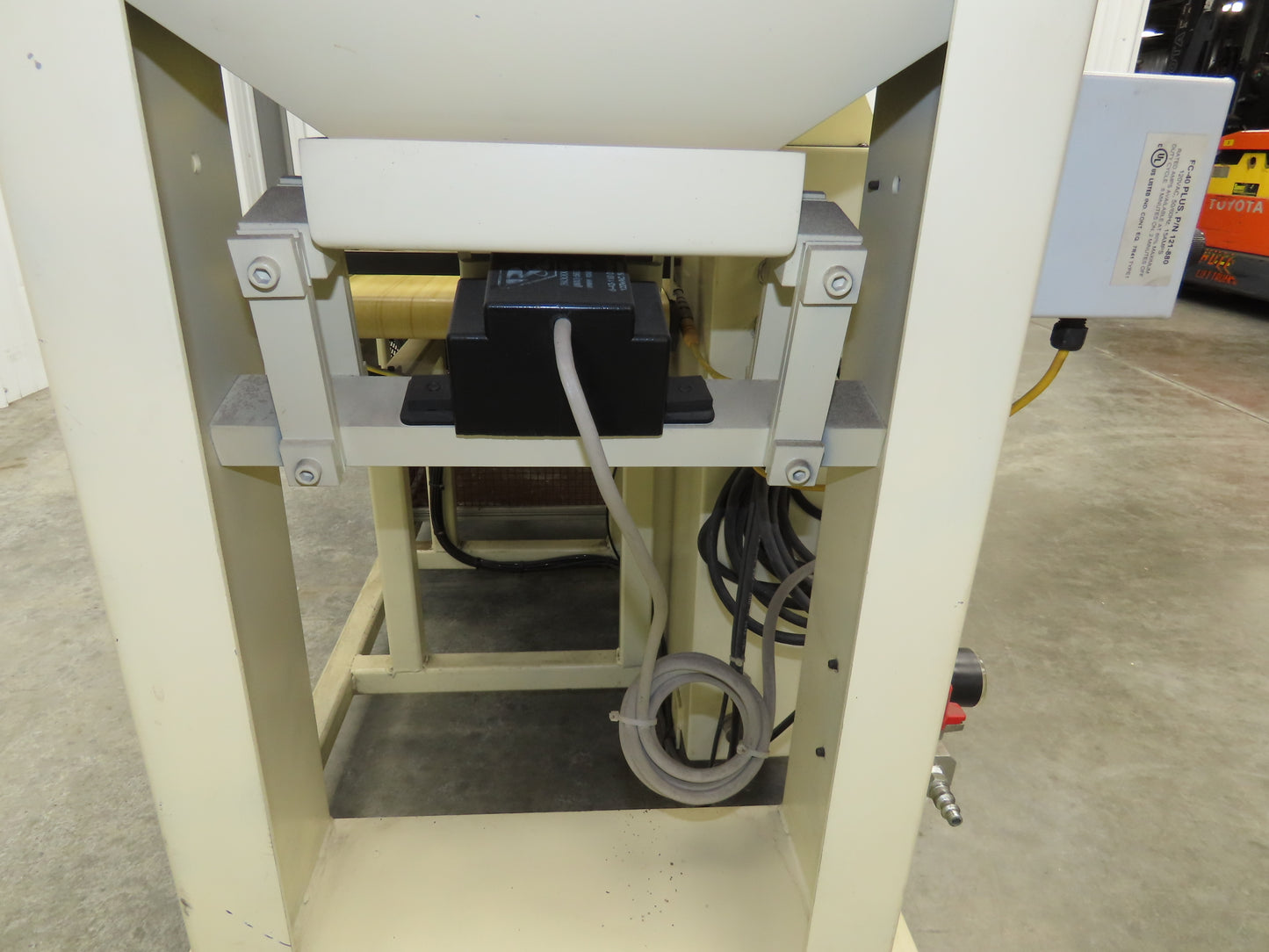 Keyence Production Inspection Camera Pass/Fail System Rejection Vibrator Feeder