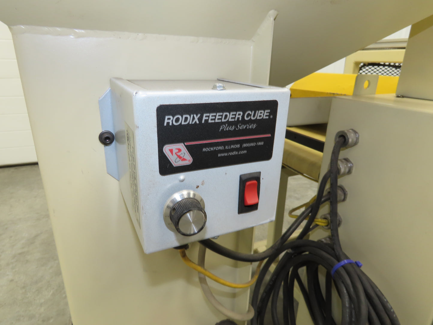 Keyence Production Inspection Camera Pass/Fail System Rejection Vibrator Feeder