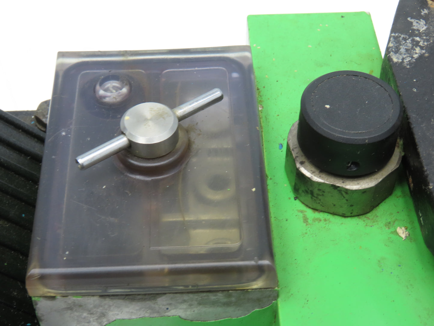 Pulsafeeder Pulsar 25H Hydraulic Diaphragm Metering Pump 9.75 GPH 1/2"NPT 460V