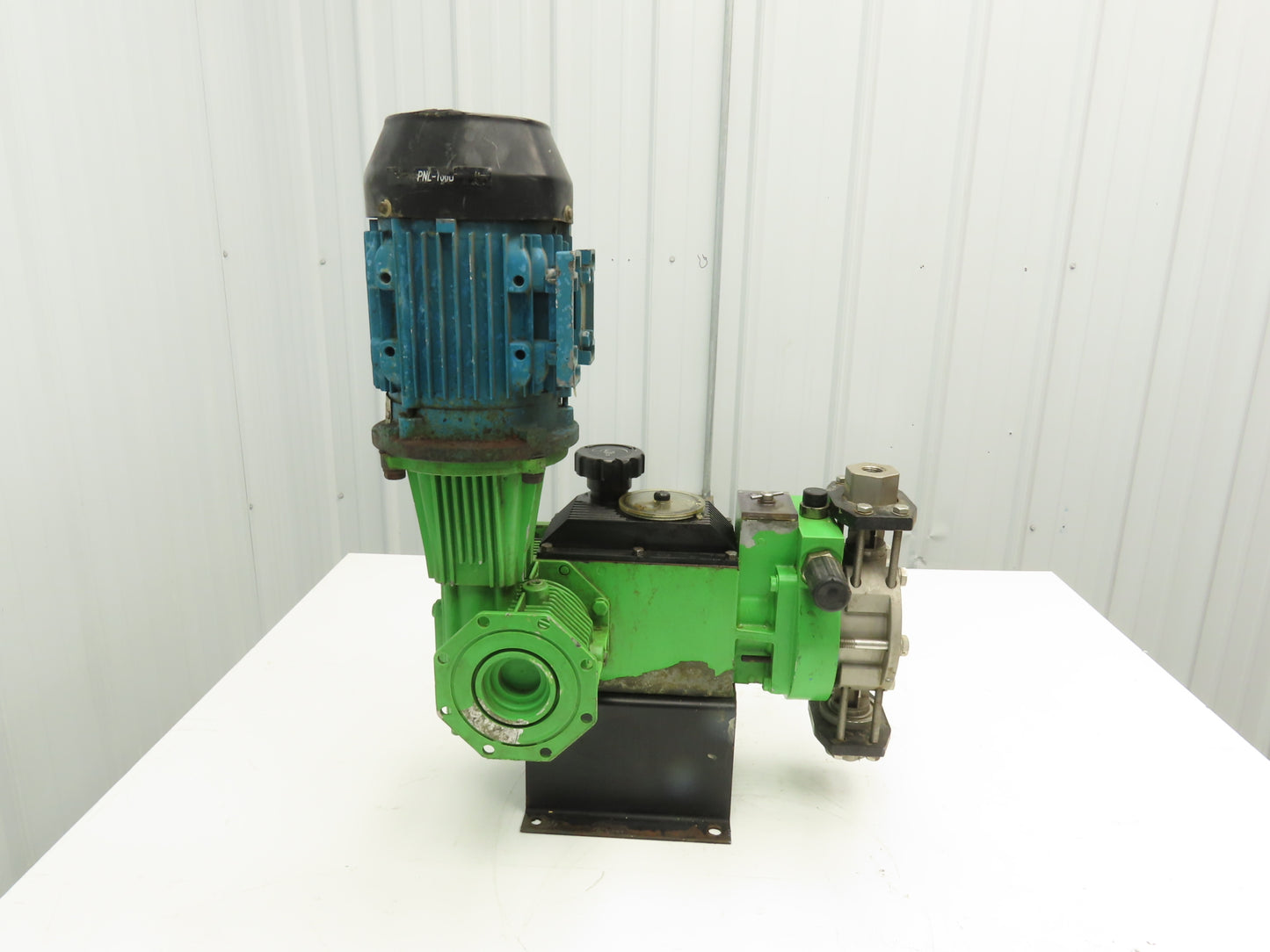Pulsafeeder Pulsar 25H Hydraulic Diaphragm Metering Pump 9.75 GPH 1/2"NPT 460V