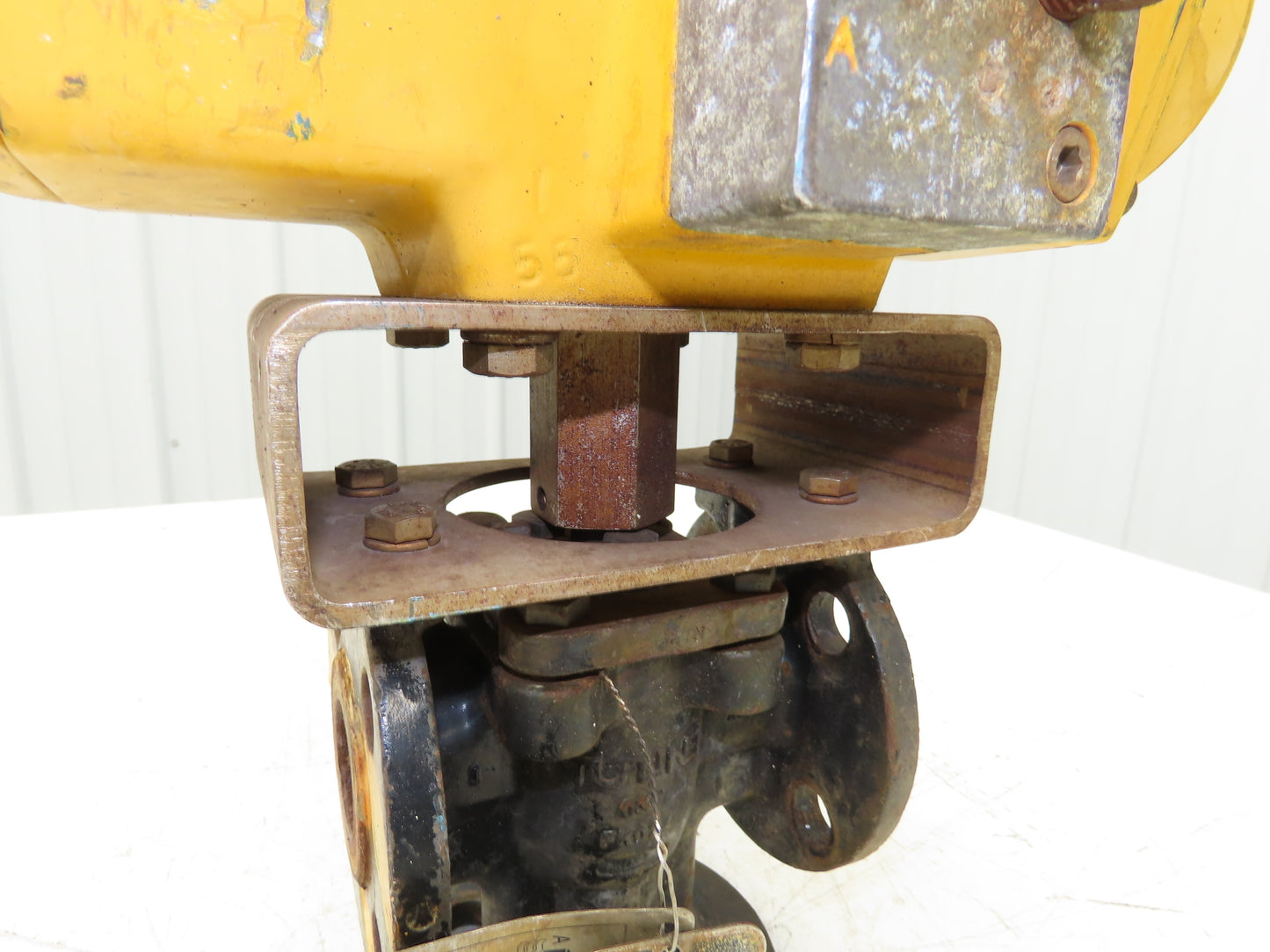 Tufline 037D 1" Flanged 3-Way Plug Valve w/Pneumatic Actuator & Positioner