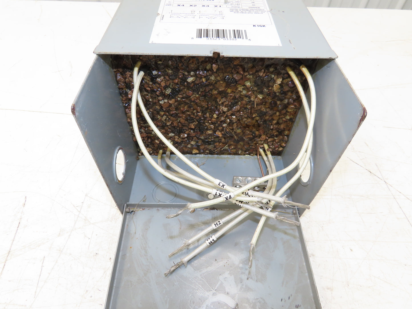 Hammond Power Solutions Q003YEKF 1 Ph Transformer 3KVA Primary 208/240/277