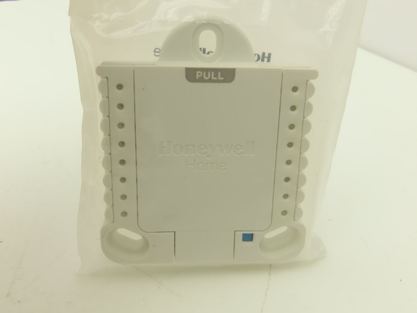 Honeywell TH6320ZW2003 T6 Pro Z-Wave Thermostat Programmable Battery or Hardwire