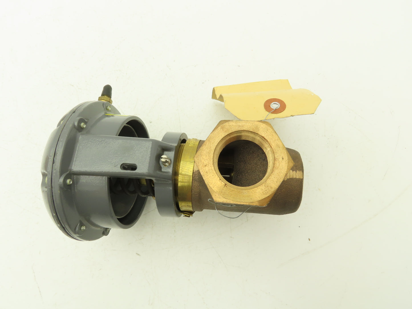 Johnson Controls Brass Valve 1" NPT  9-13PSIG w/V-3000-1 Diaphragm Actuator
