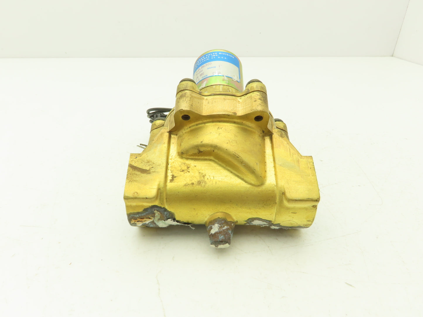 Honeywell Skinner L2LB6300 1" NPT Solenoid Operated Water Valve 5-300PSI 24VDC