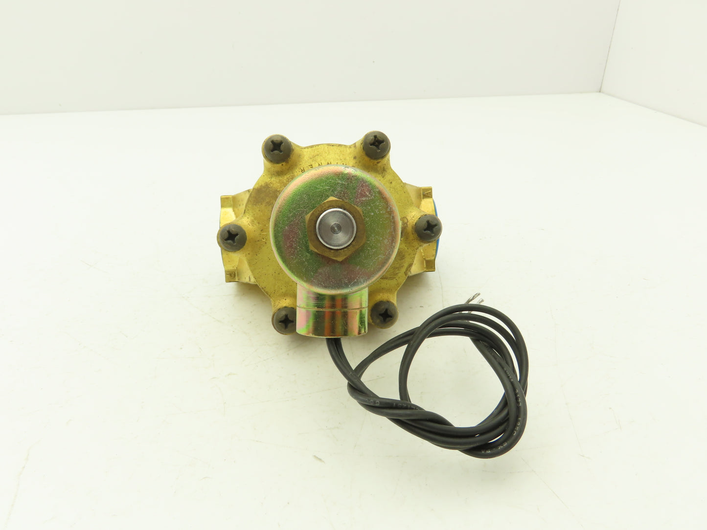 Honeywell Skinner L2LB6300 1" NPT Solenoid Operated Water Valve 5-300PSI 24VDC