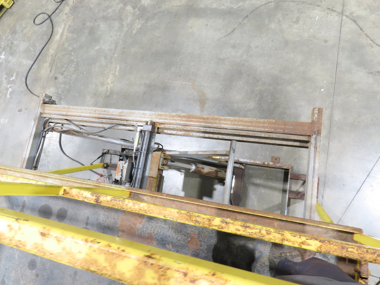 American 2000LB Electric Scissor Lift 96x60" Top 60" Travel Scaffold Work Dock