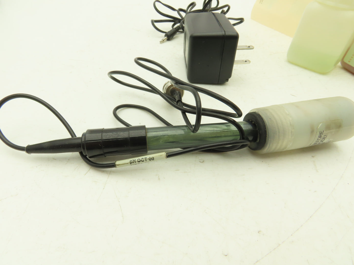 Jenco 60 Digital Handheld PH Meter 3 Bottles PH Solution Near Empty AC Adapter