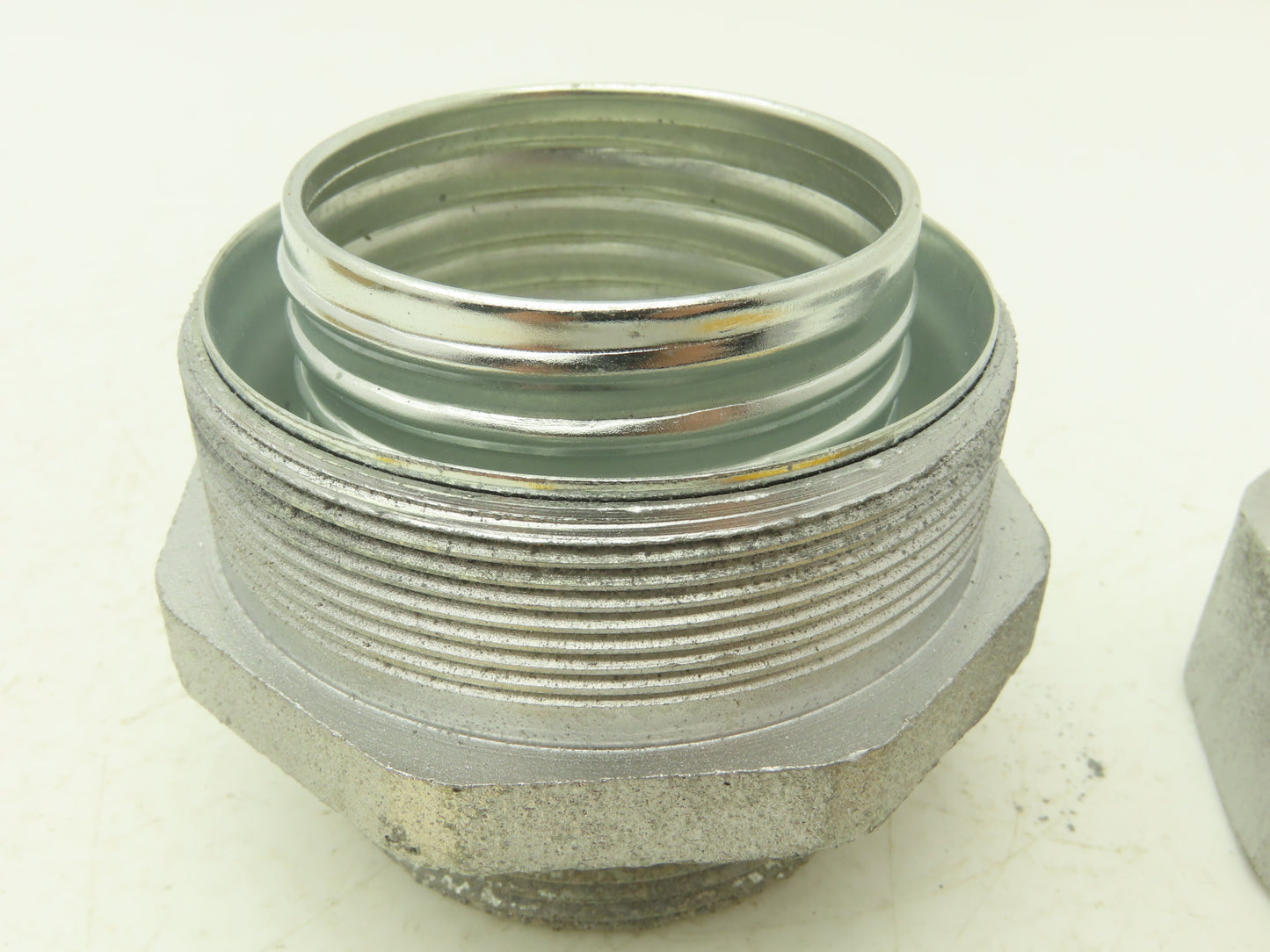 Cooper Crouse-Hinds LT250 2-1/2" Straight Non-Insulated Liquidtight Connector