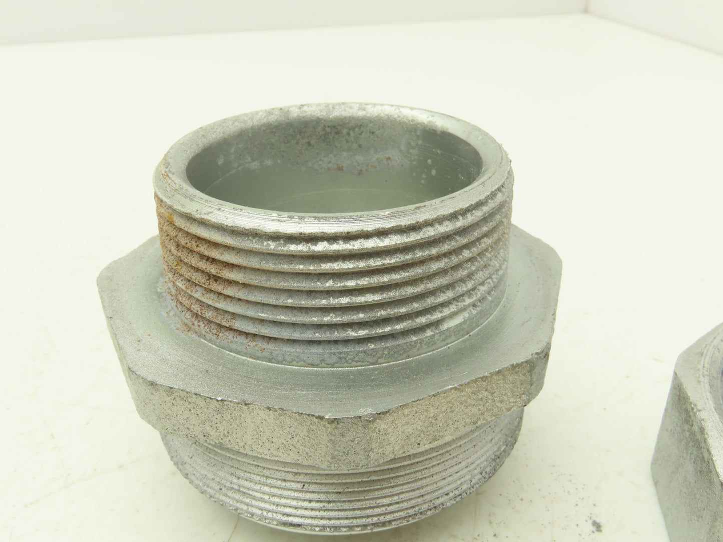 Cooper Crouse-Hinds LT250 2-1/2" Straight Non-Insulated Liquidtight Connector