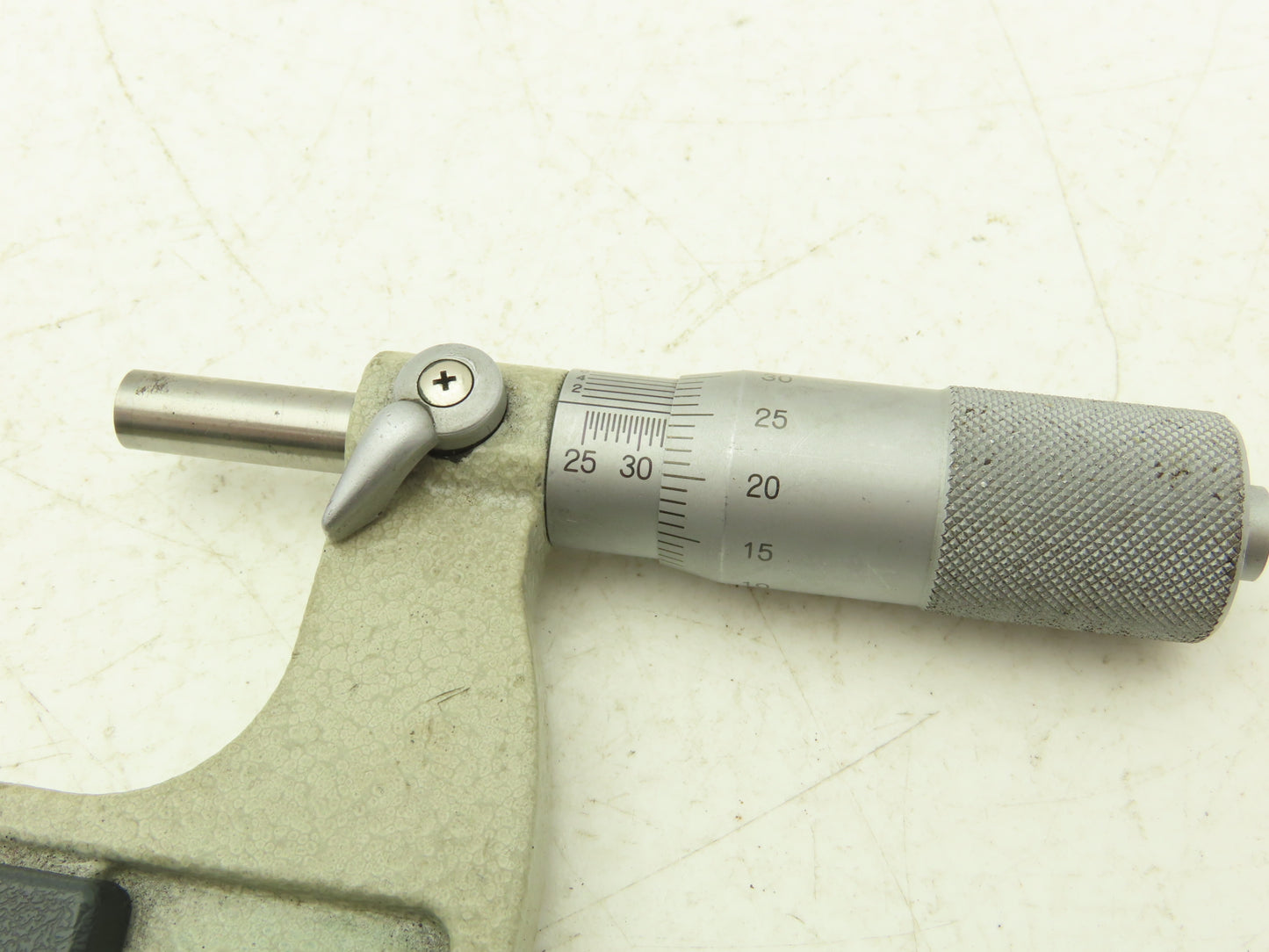Mitutoyo 510-122 Indicating Micrometer 25-50mm Graduations .001mm Range +/- .060