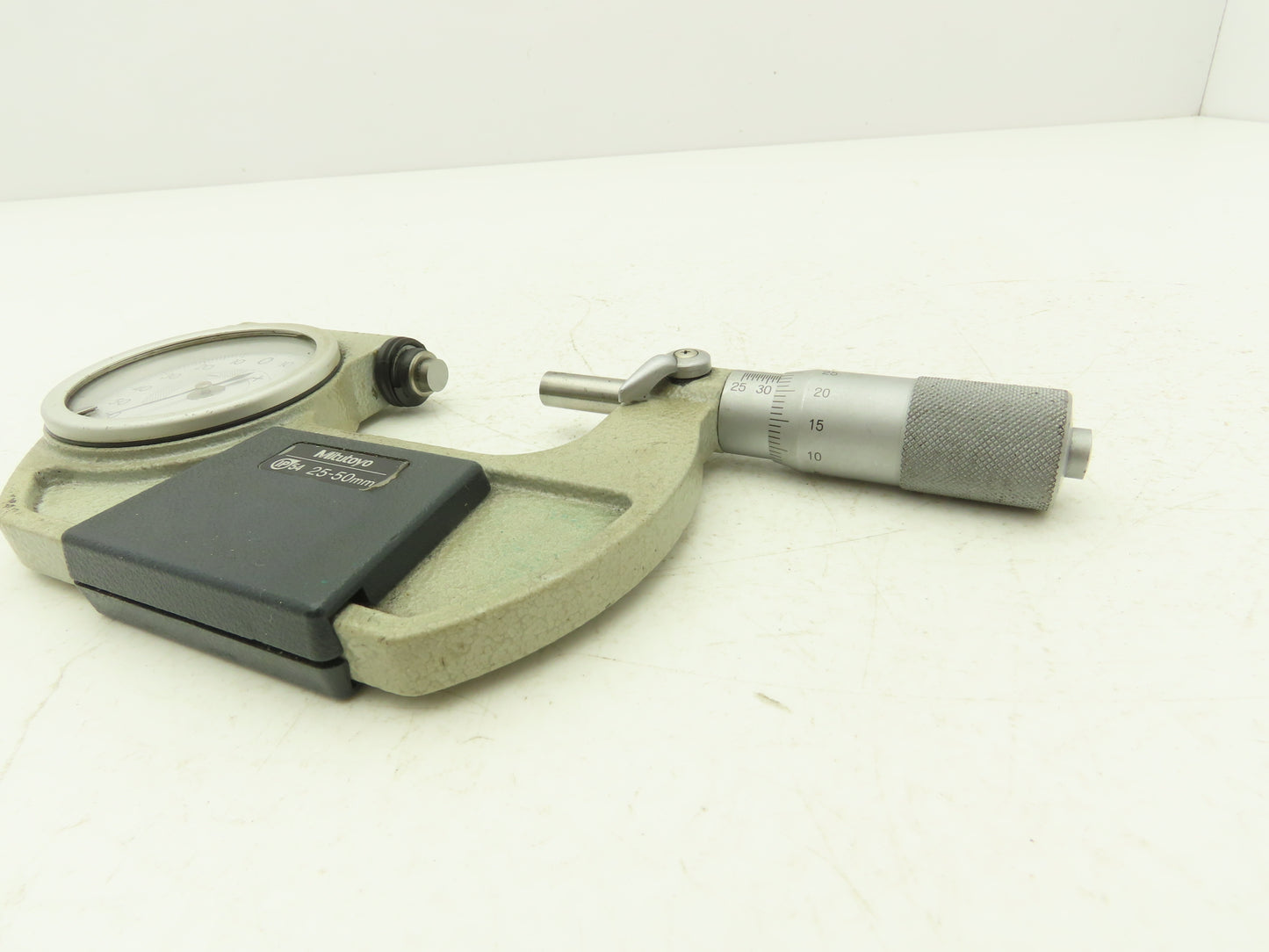 Mitutoyo 510-122 Indicating Micrometer 25-50mm Graduations .001mm Range +/- .060