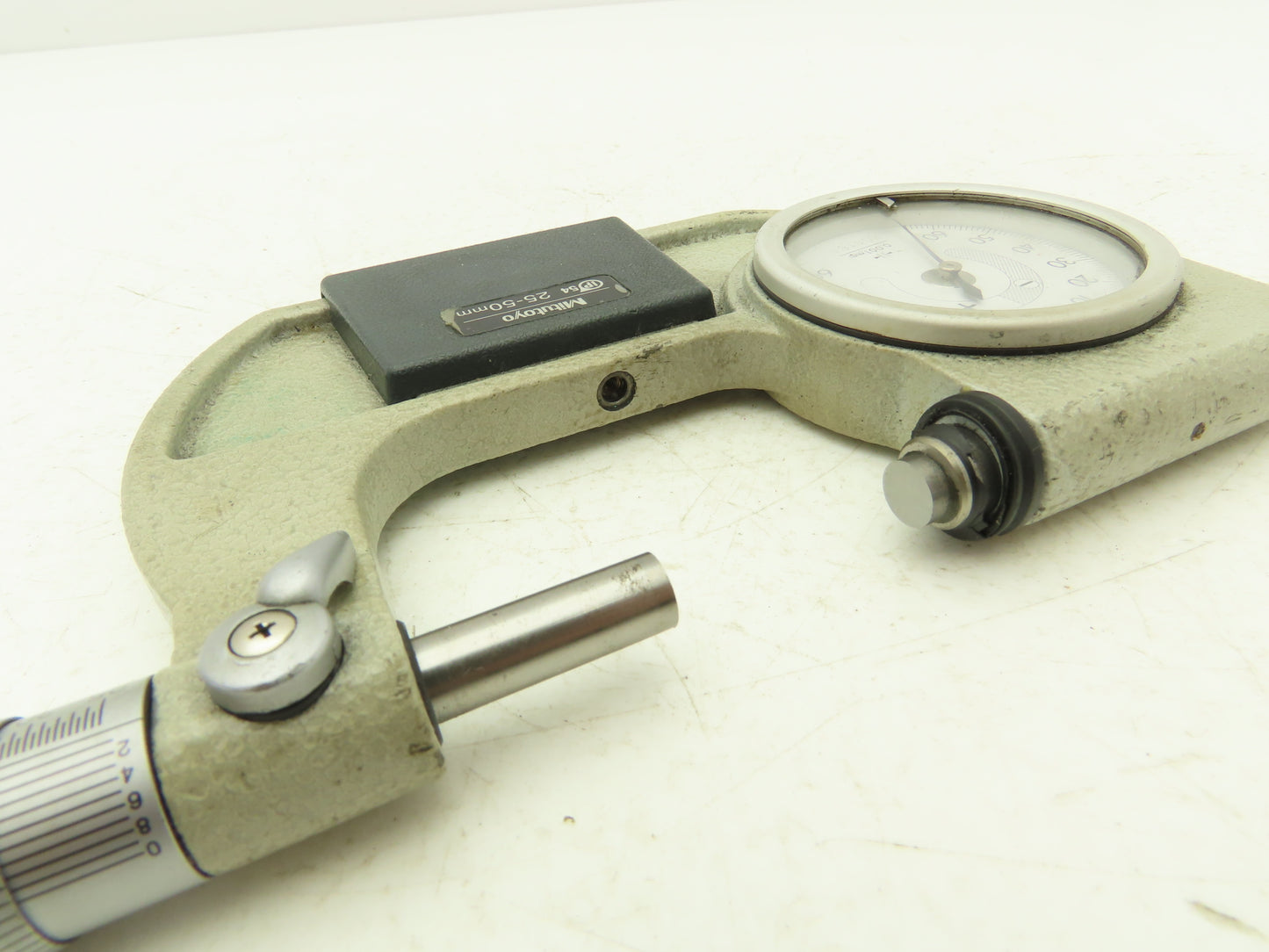 Mitutoyo 510-122 Indicating Micrometer 25-50mm Graduations .001mm Range +/- .060