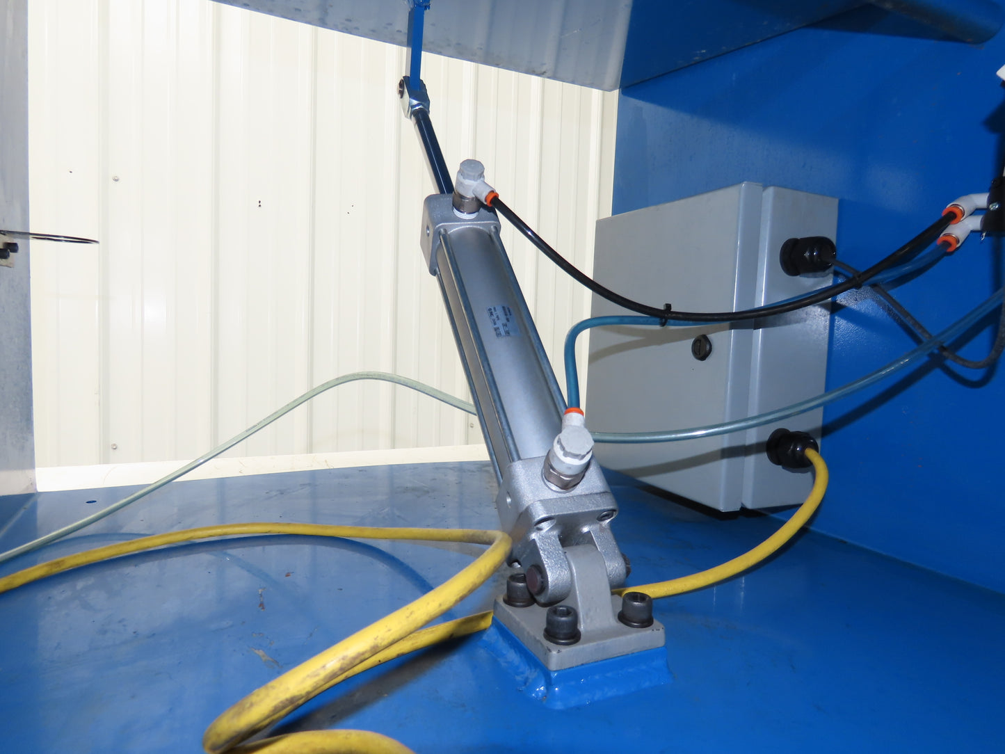 Sorter Conveyor Tilt Chute Tray Tipper Feeder 24VDC Pneumatic Cylinder Control