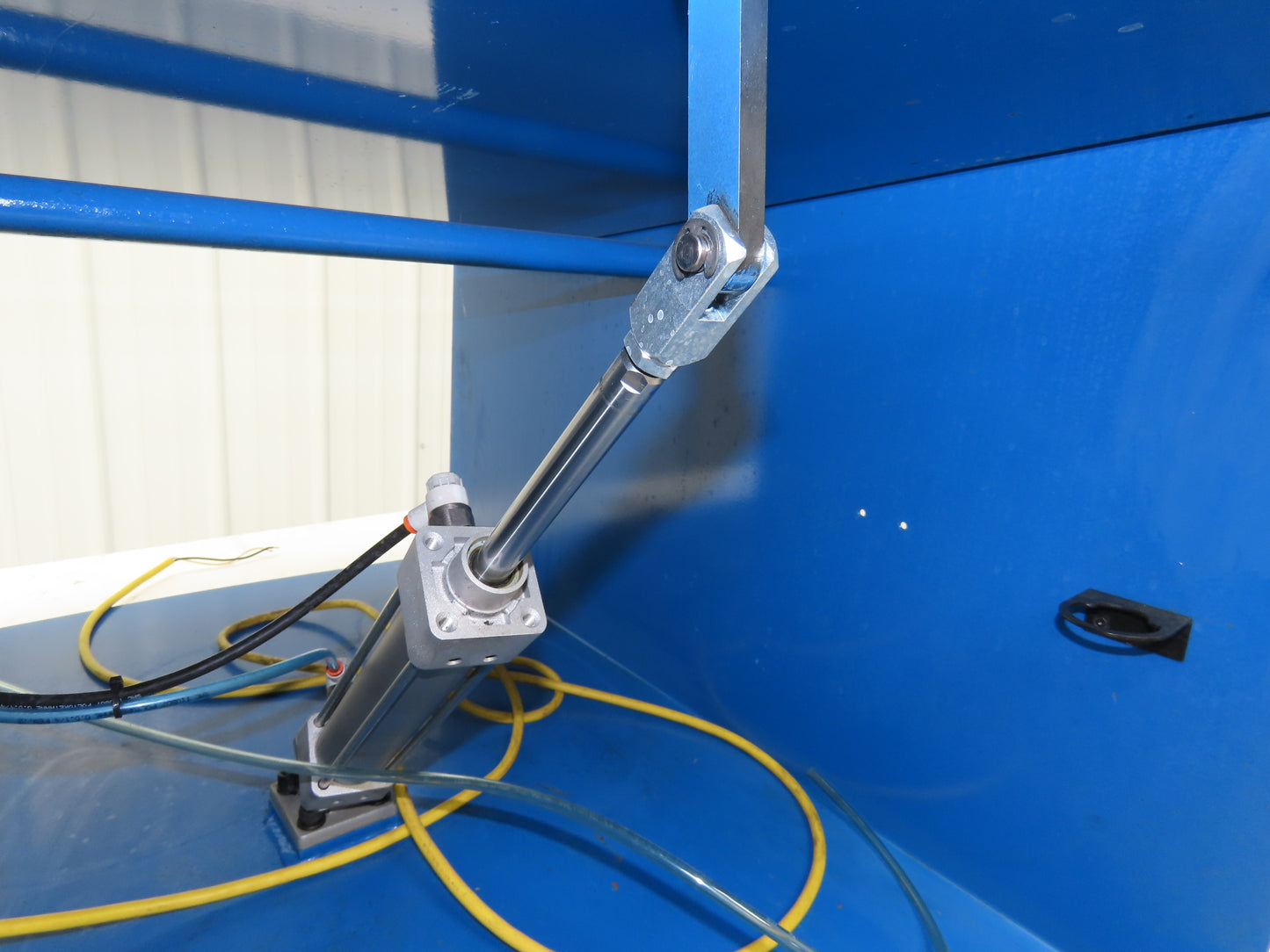 Sorter Conveyor Tilt Chute Tray Tipper Feeder 24VDC Pneumatic Cylinder Control