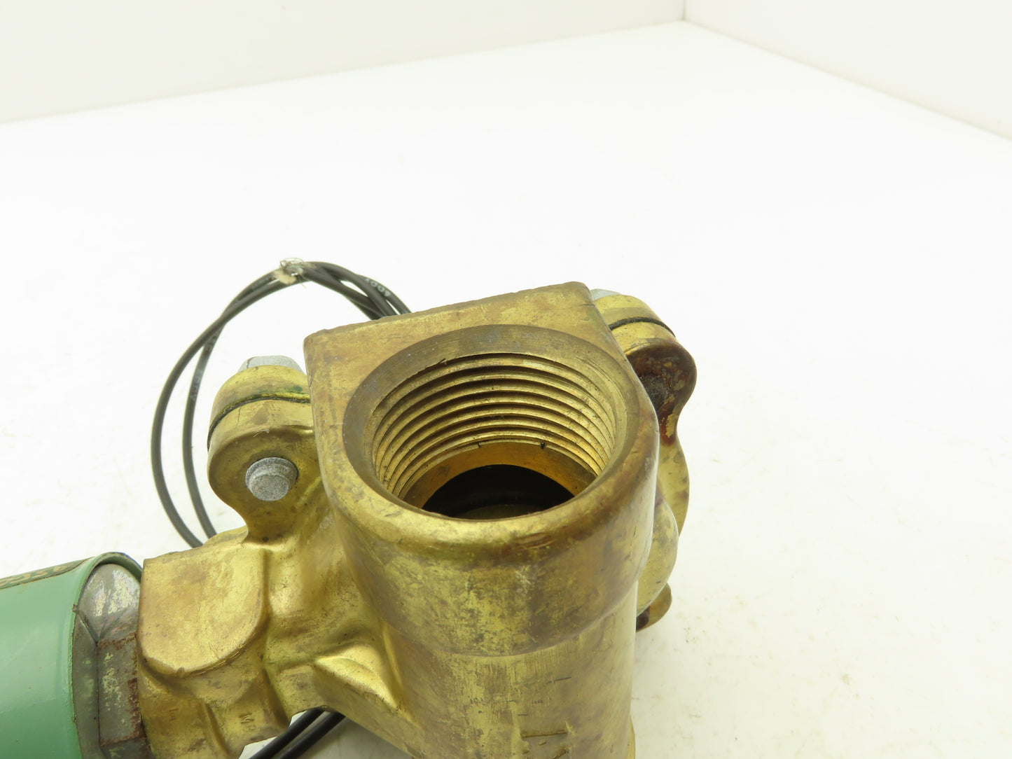 Asco 8210D4 Brass Solenoid Valve 2-Way NC 150 PSI 1" NPT Dry Air 120V 10.5 W