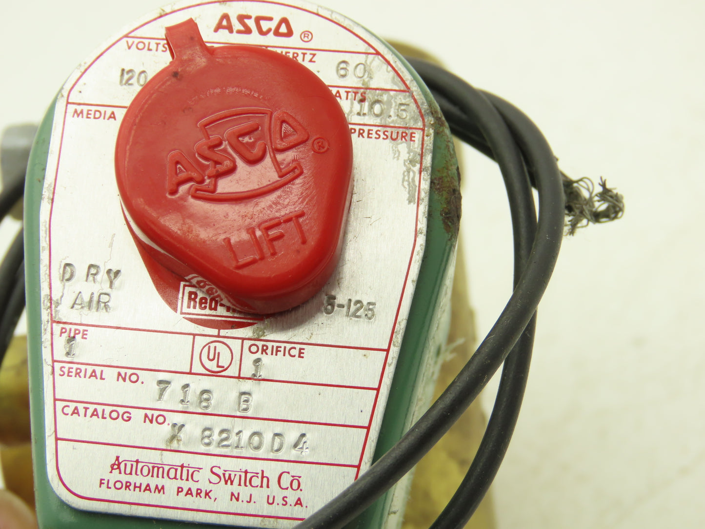Asco 8210D4 Brass Solenoid Valve 2-Way NC 150 PSI 1" NPT Dry Air 120V 10.5 W
