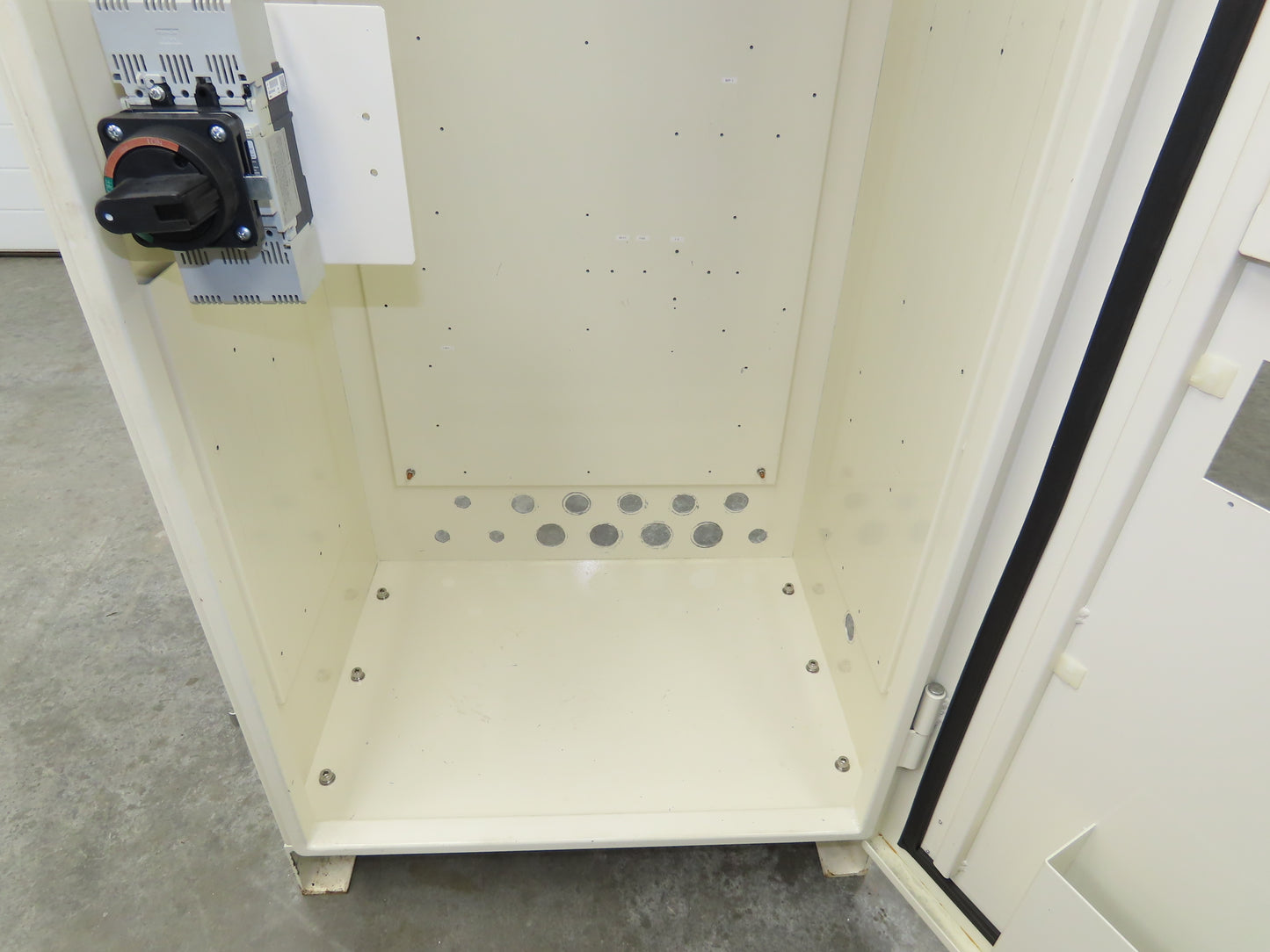 Freestanding Electrical Enclosure 1500x650x500mm Backplate 50 Amp Disconnect